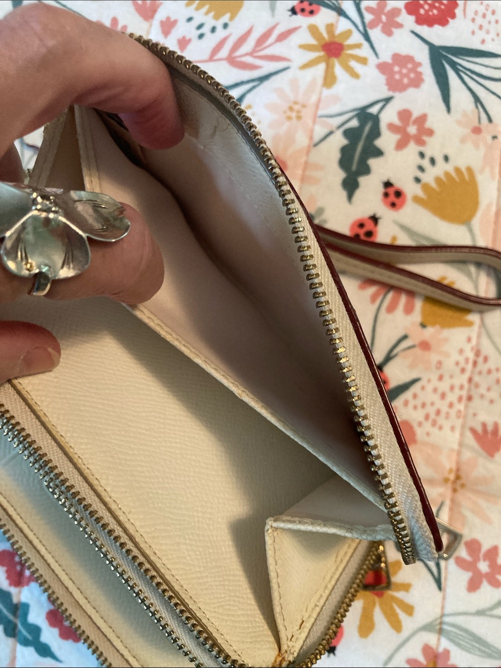 Coach Ivory Patent Leather Wristlet Wallet perfect for Falπ¦βπ₯π¦βπ₯πππ»π»ππ - Picture 6 of 10